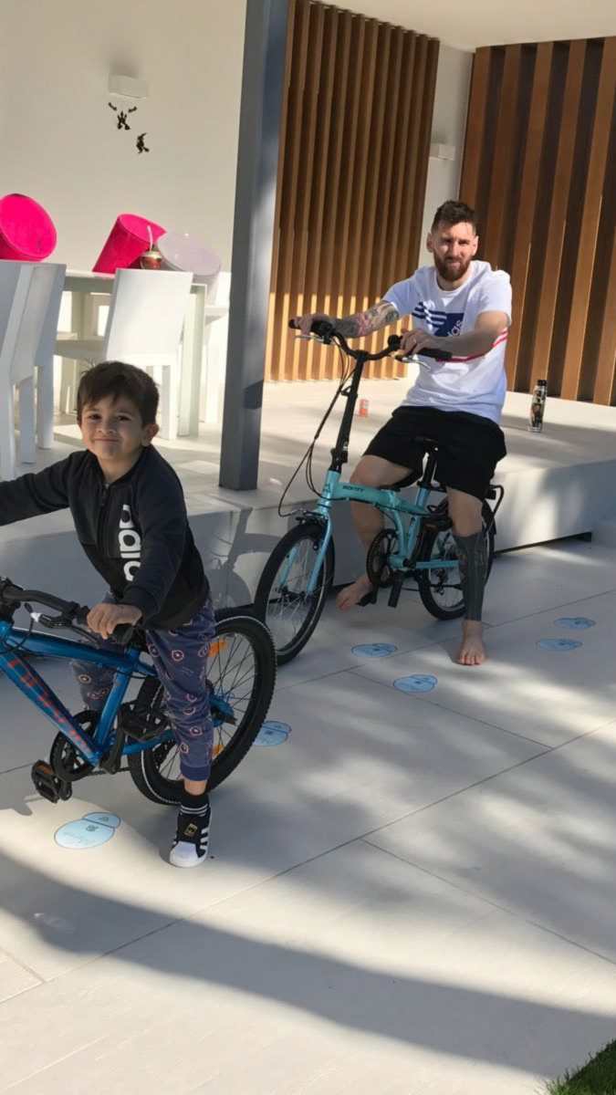 转帖 | 梅西晒与儿子骑自行车照